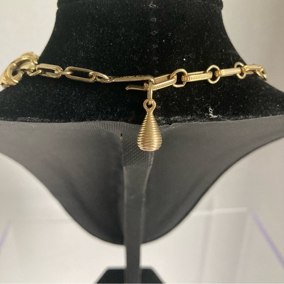 Vintage CORO Necklace 1960’s Signed Textured and Embossed Necklace. - Picture 2 of 7